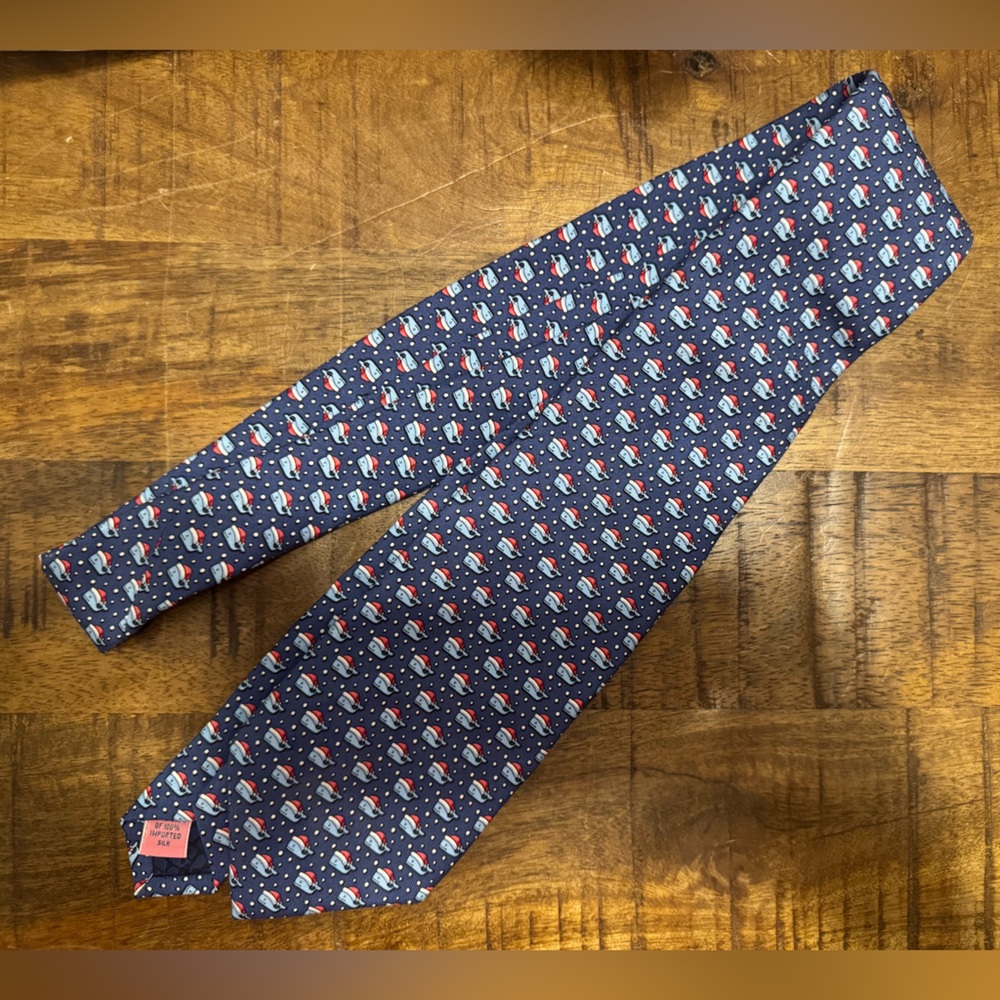 NWT Vineyard Vines Navy Santa Whale Tie